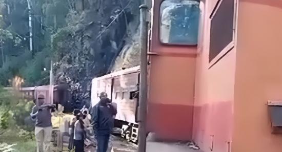 Night Mail Train Derailed; Restored Tomo:Minister